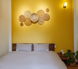 4 bedrooms, free WiFi, bed sheets - Train Street View- Hanoi Old Quarter- Tranquil Nest with King-sized bed (Hà Nội)