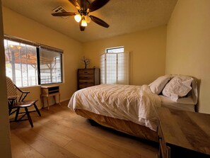 Iron/ironing board, bed sheets