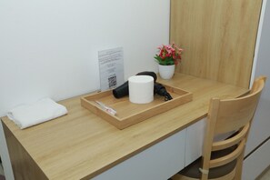 คอมฟอร์ทสตูดิโอ | โต๊ะทำงาน, Wi-Fi ฟรี