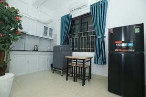 Desk, free WiFi
