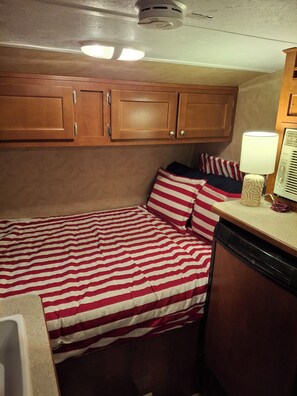 1 soverom, wi-fi (inkludert) og sengetøy