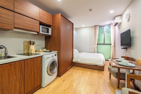 Iron/ironing board, WiFi