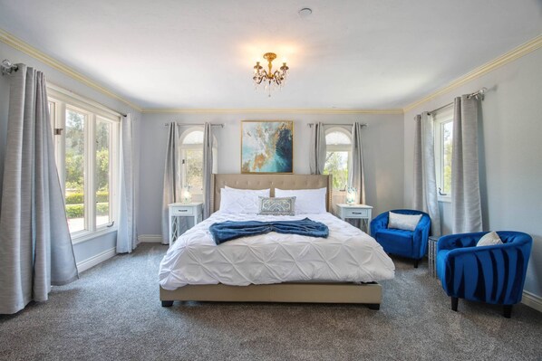 6 habitaciones, escritorio y tabla de planchar con plancha 