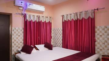 Rom – deluxe, byutsikt | Wi-fi (inkludert) og sengetøy