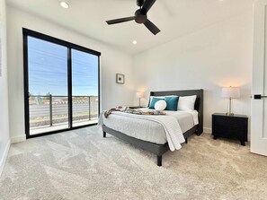 3 bedrooms, iron/ironing board, travel cot, WiFi - Modern Luxury Townhome near Zion and Bryce Canyon (Kanab)