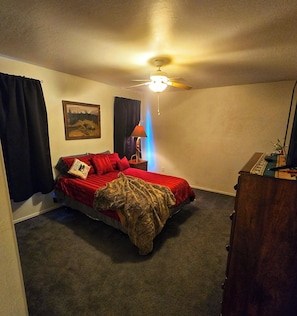 3 bedrooms, desk, iron/ironing board, free WiFi