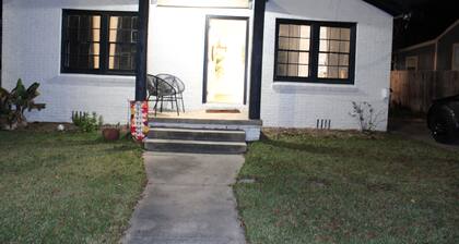 Family-Friendly Retreat Near Zoo & Water Park within 2 Miles to USM & Hospital!