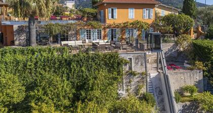 Menton: Vue Mer, Piscine: Suite Privée