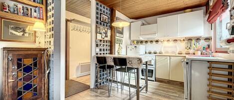 Kjøleskap, mikrobølgeovn, ovn og oppvaskmaskin