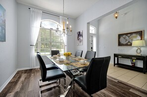 Dining - Luxury DisneyVilla Amazing ForestView, Pool & Spa, BBQ, Golf Course (Davenport)