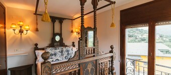 Boutique Farmhouse I Views & Vineyard I Infinity Pool