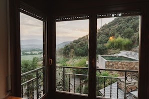 Interior - Boutique Farmhouse I Views & Vineyard I Infinity Pool (Sant Pere)