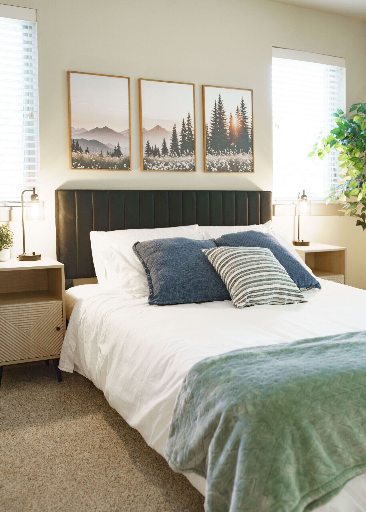 2 Schlafzimmer, Schreibtisch, Bügeleisen/Bügelbrett, Reisekinderbett