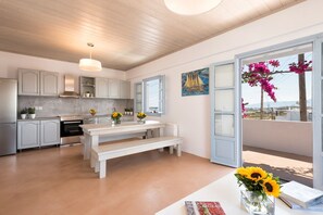 Kylskåp, ugn, spishäll och diskmaskin