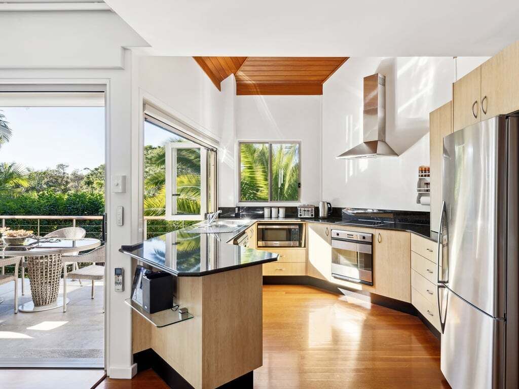 Microondas, horno, placa de cocina, lavavajillas