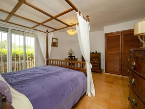 2 室のベッドルーム、デスク、インターネット