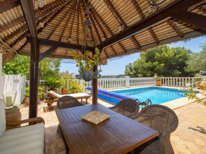 屋外ダイニングエリア