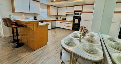 3-bedroom house in lovely San Diego with garage. Enjoy your stay