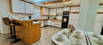 3-bedroom house in lovely San Diego with garage. Enjoy your stay