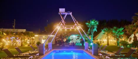 15 outdoor pools