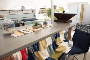 标准别墅, 泳池景观 | 起居区