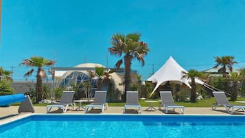 15 outdoor pools