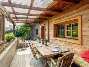 Outdoor dining - Cosy Alpine apartment with Garden & Views (Wildschönau-Niederau)