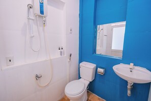 Comfort Double Room, Patio, Sea View | Bathroom