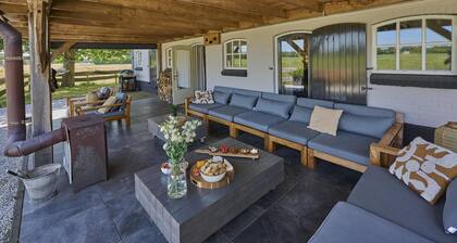 Schöne Wellness-Villa mit Sauna und Whirlpool