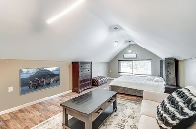 Spacious 5-bedroom house in Central Columbus Fenced Backyard