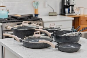 Microondas, horno, parrilla de estufa y lavavajillas 