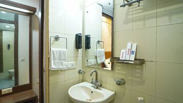 Deluxe Room | Bathroom