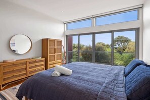 4 bedrooms, iron/ironing board, WiFi