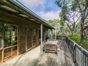 Outdoor dining - Beach & Bush I 650m Walk to Beach (Aireys Inlet)