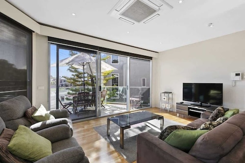 Bell St Apartments I Walk to everything in Torquay