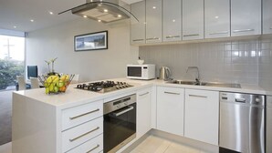 Unclassified image, 2 of 10, button - Bell St Apartments (Torquay)