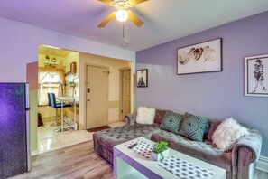 TV - 3 Mi to Dtwn Newark, Near MetLife: Walkable Apt! (Newark)