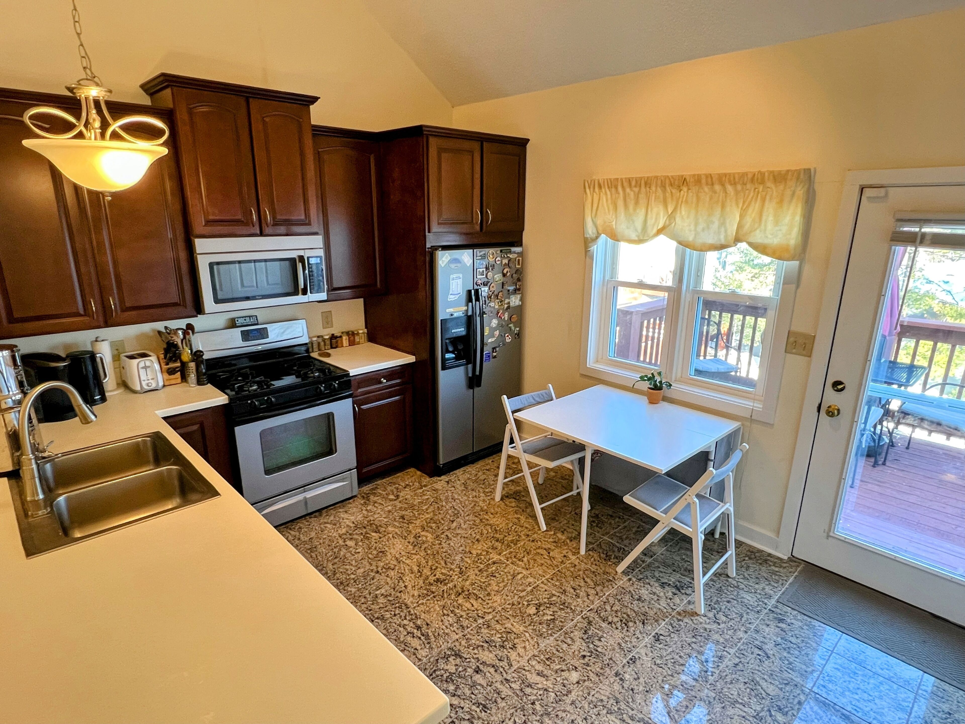 Microondas, horno, parrilla de estufa y lavavajillas 