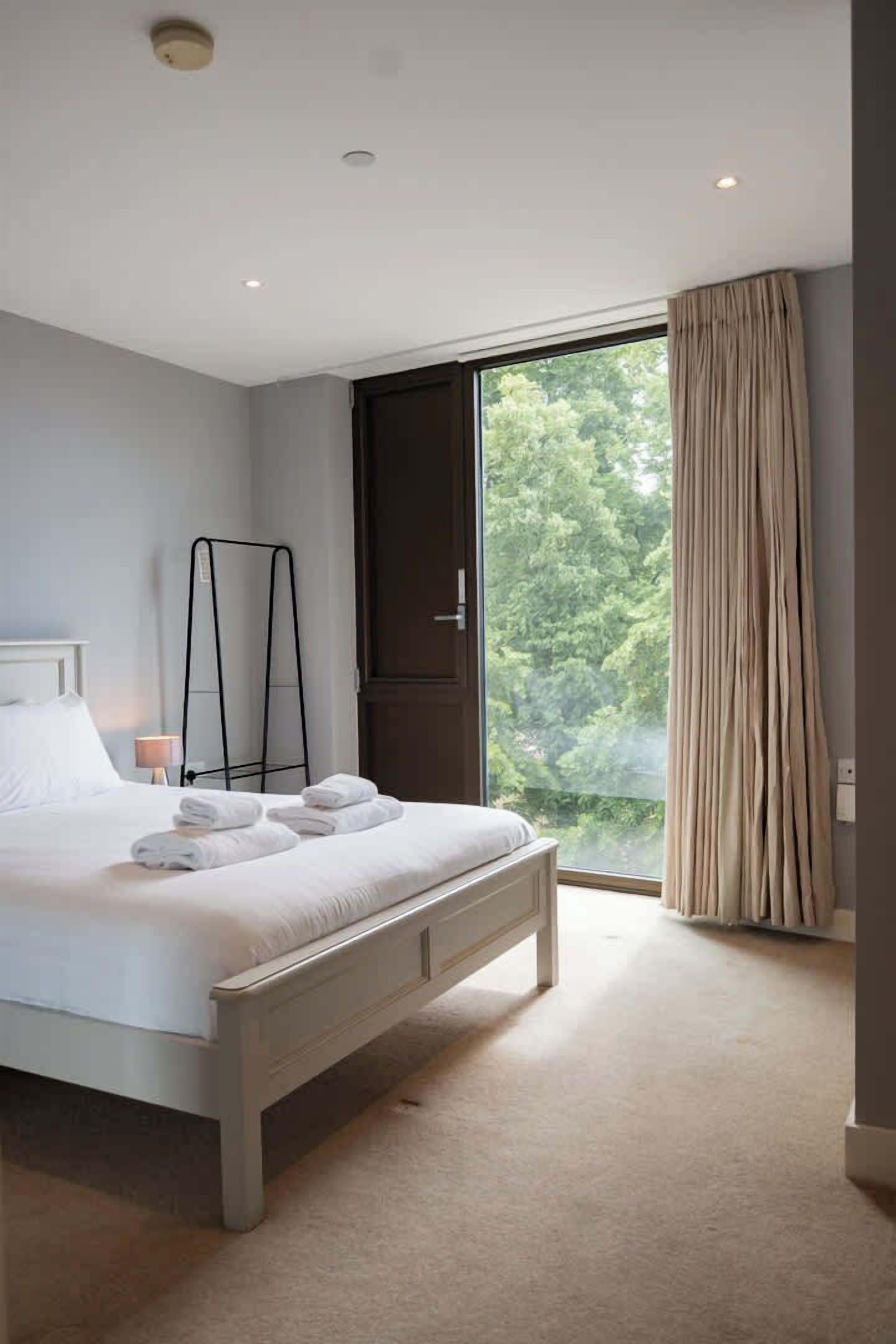 1 bedroom, iron/ironing board, travel crib, WiFi