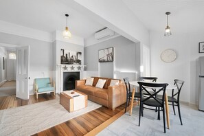 TV, fireplace