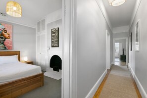 2 室のベッドルーム、アイロン / アイロン台、WiFi、ベッドシーツ