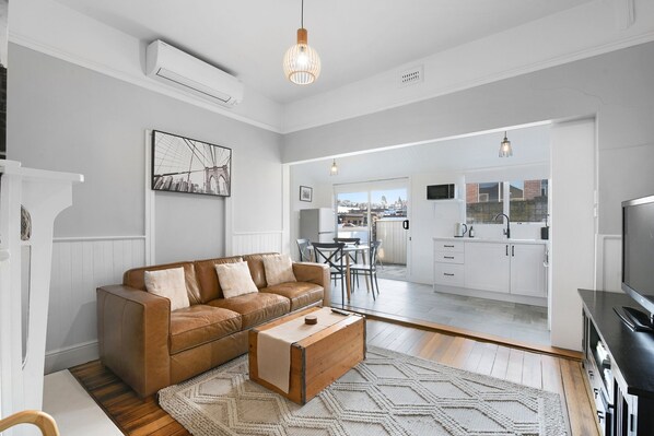 TV, fireplace - Charming 2-Bed House in North Hobart (North Hobart)