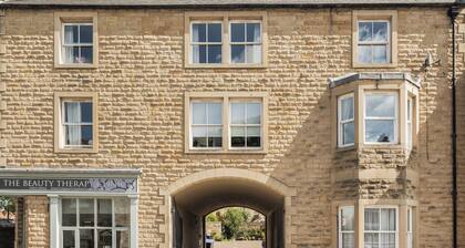 Chapel Court Apartment