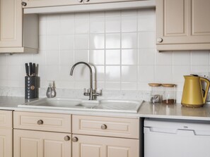 Dishwasher, cookware/dishes/utensils
