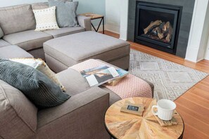 Fernseher, Kamin, Arbeitsbereiche