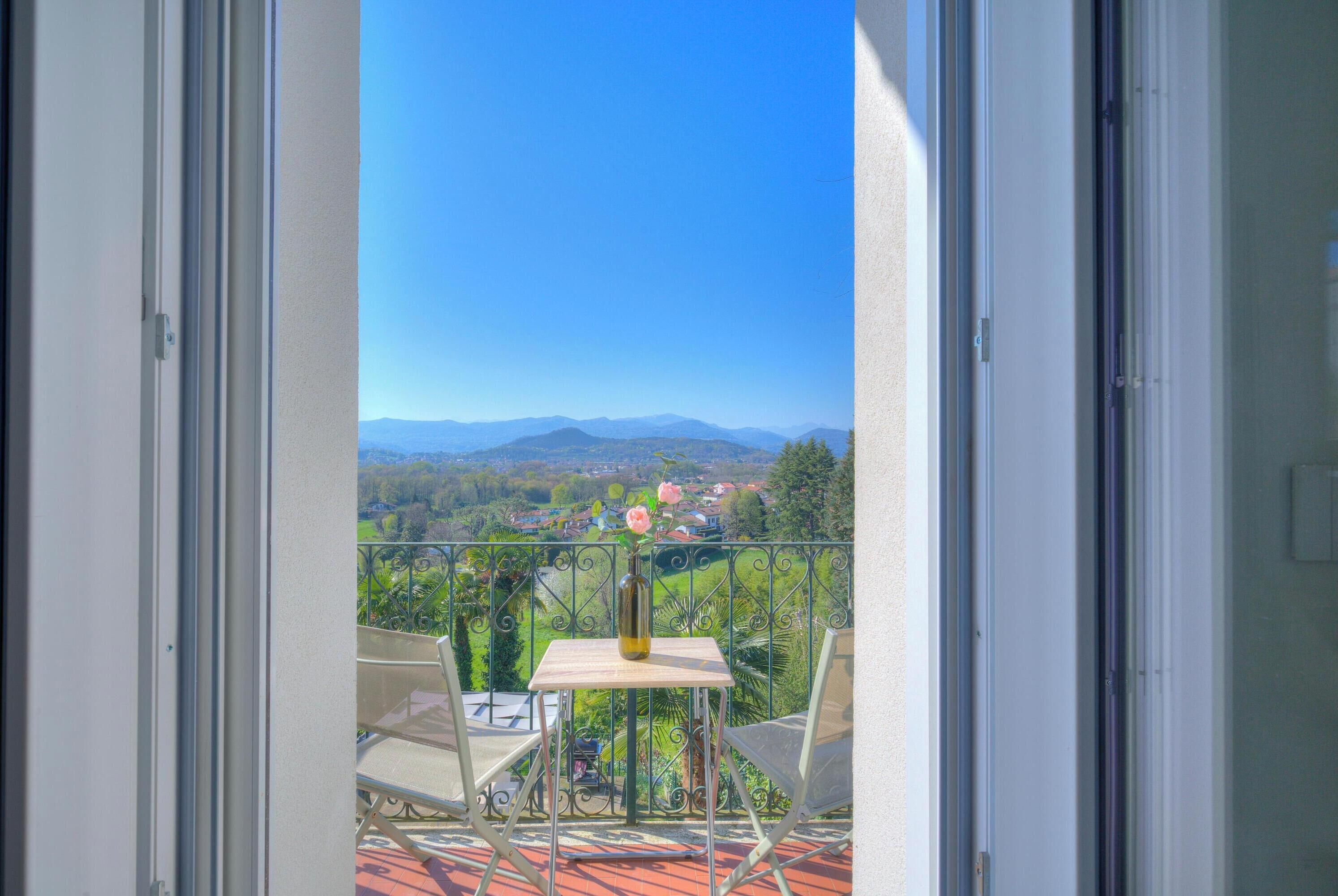 Apartemen Keluarga, beberapa kamar (Appartamento Vista Angera) | Interior