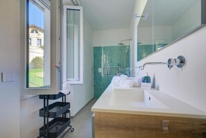 Family Apartment, Multiple Bedrooms (Appartamento Vista Angera) | Bathroom | Shower, hair dryer, towels, soap - Appartamento Vista Angera (Taino)