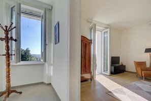 21-吋智慧型電視,提供有線頻道