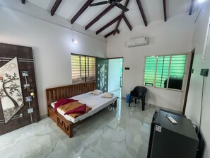 6 bedrooms, free WiFi, bed sheets