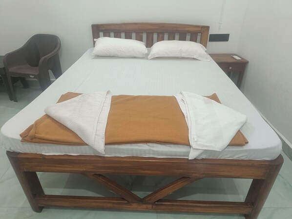 Free WiFi, bed sheets